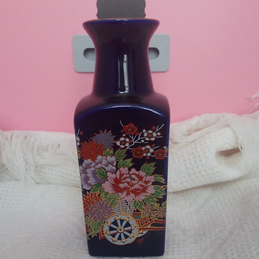 6" Vintage Japanese Vase / Collectible